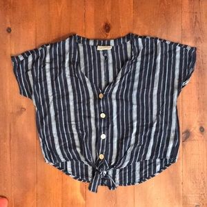 Universal Thread Tie-Front Top